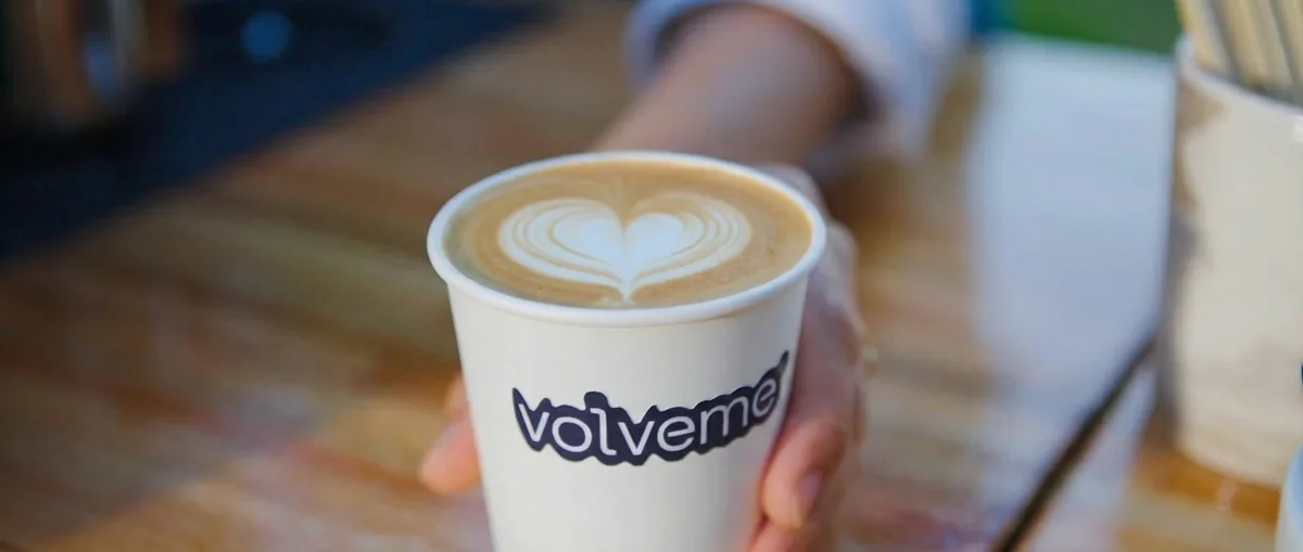 Boda al atardecer con barra de café