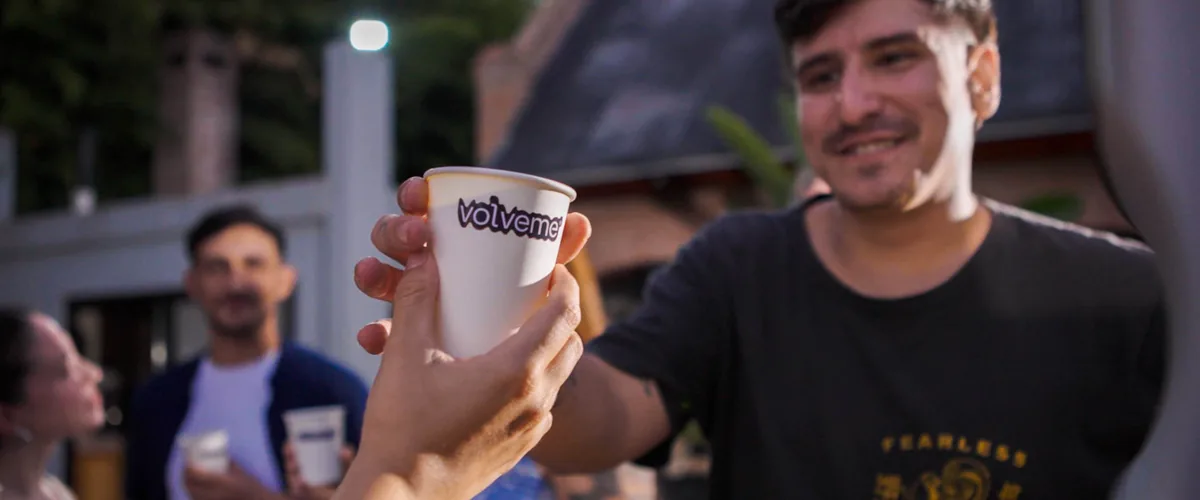 Grupo disfrutando café