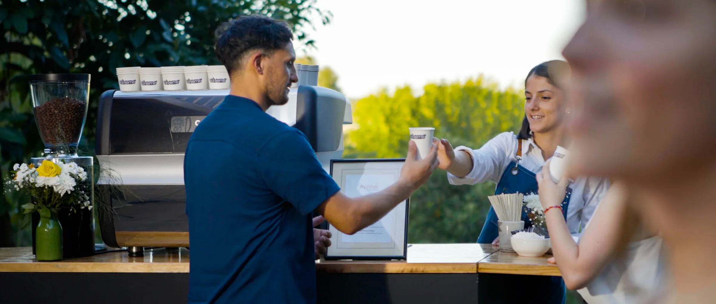 Barra de café móvil Volveme en un evento al aire libre